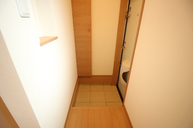 メゾンノーサイド白山駅前 102 玄関