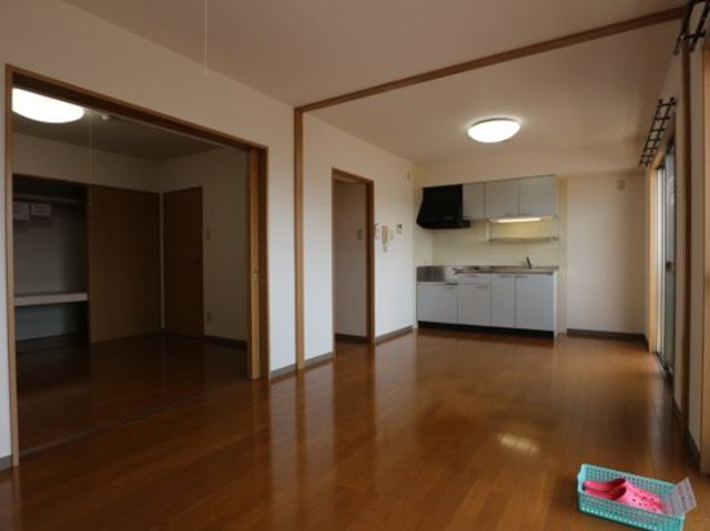 シャルム弐番館 205 リビング