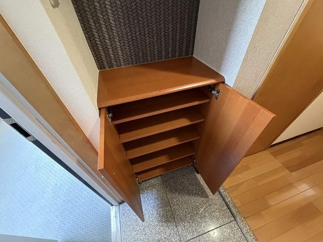 レジュイール東中通 201 収納