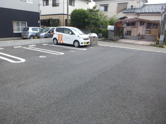 ル・シェリア 201 駐車場