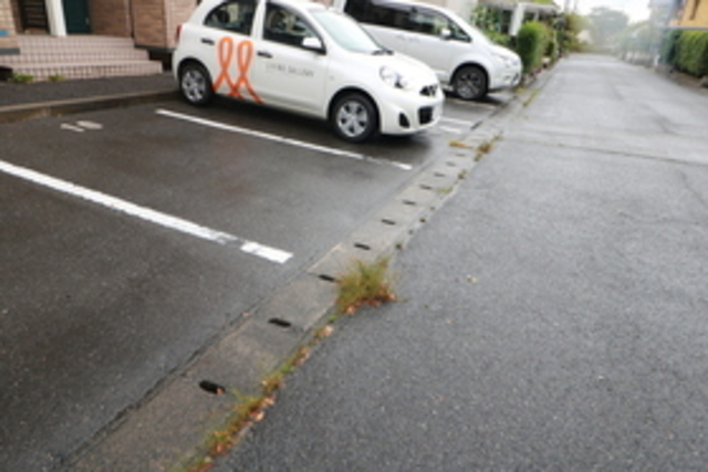 ローズコート萌木野Ａ 101 駐車場
