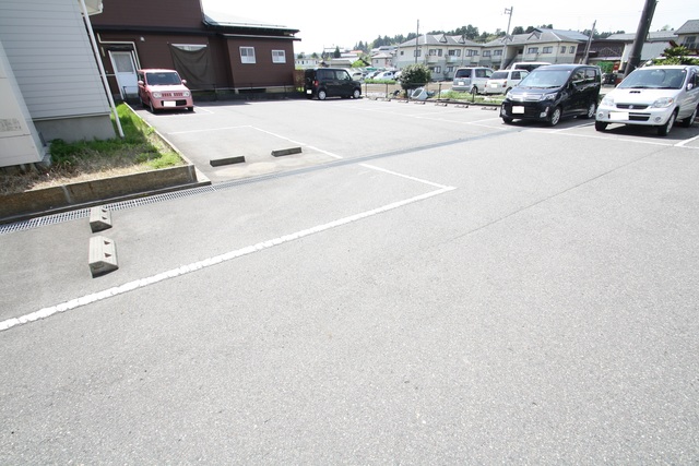 コーポサンシャイン 103 駐車場