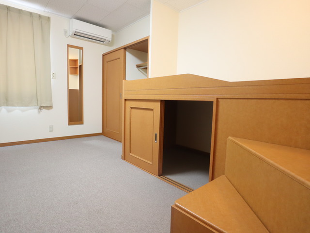 レオパレス新発田西Ⅱ 205 リビング