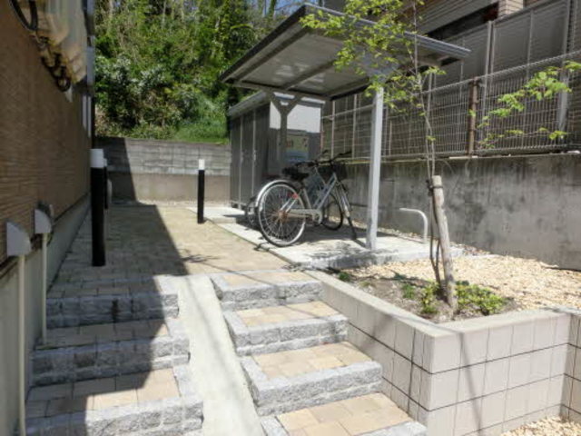 プレミアス松波 203 玄関
