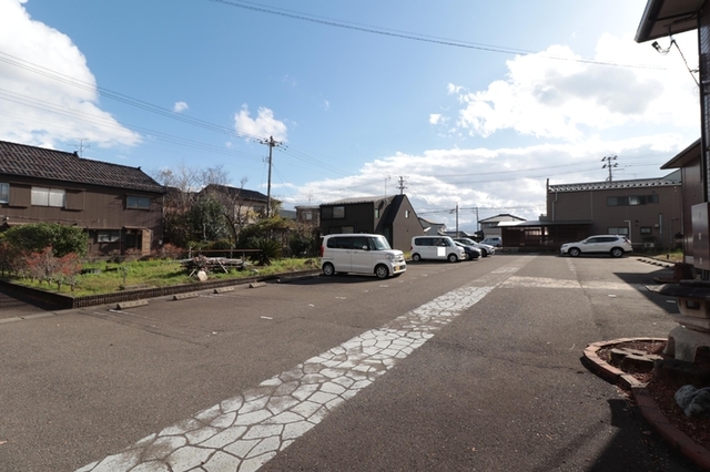 蔵漆倶　北館 205 駐車場