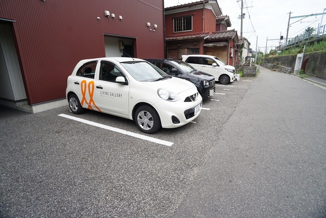 ラフェリオ小針 203 駐車場