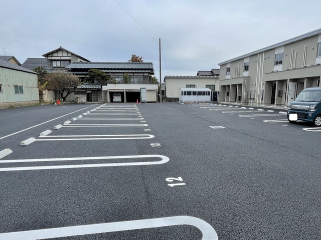 カヴァロ 102 駐車場