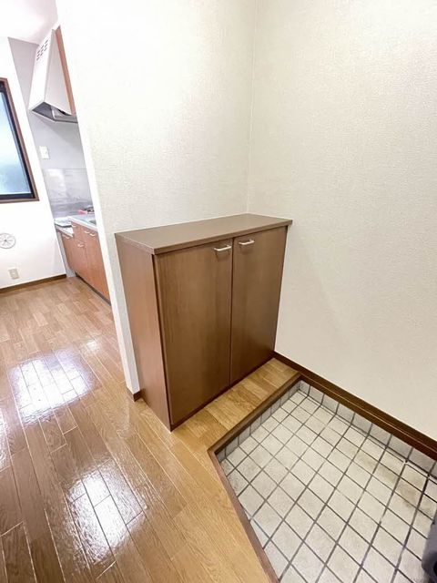 ルミエールうぐいす 101 玄関