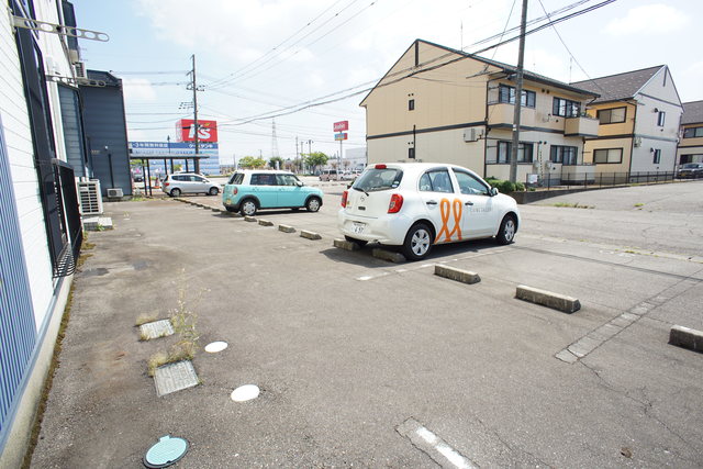 スワローヒルズ C103 駐車場