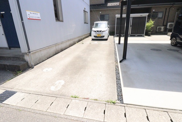 サンホワイトⅡ 201 駐車場