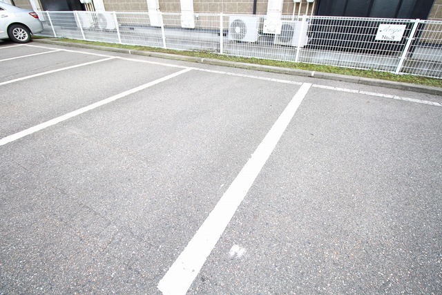 アンジュ 102 駐車場