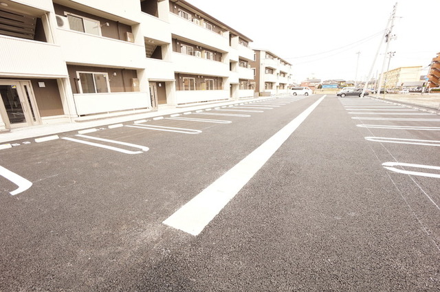 ロイヤルガーデンコート新和　A 205 駐車場