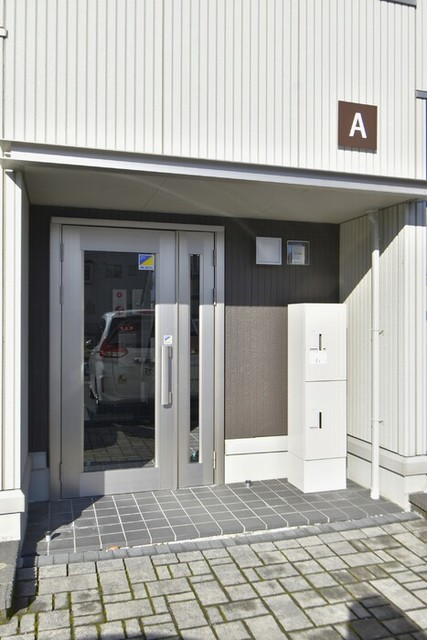 ロイヤルガーデンコート新和　A 205 玄関