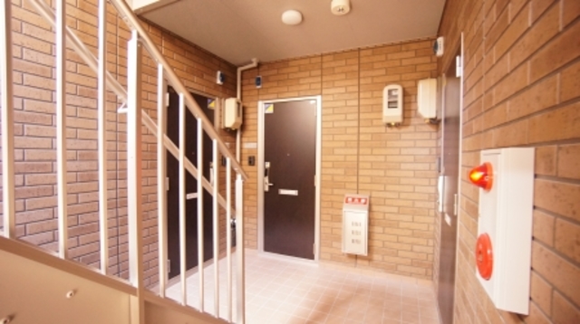 コンフォール 303 玄関