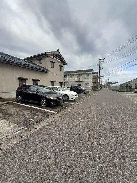 ガーデンヒルズ 101 駐車場