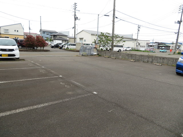 ハウス直　A 101 駐車場