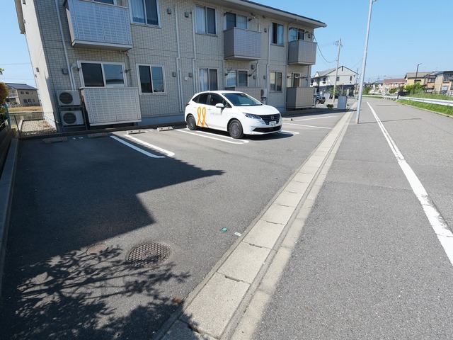 フローラ 103 駐車場