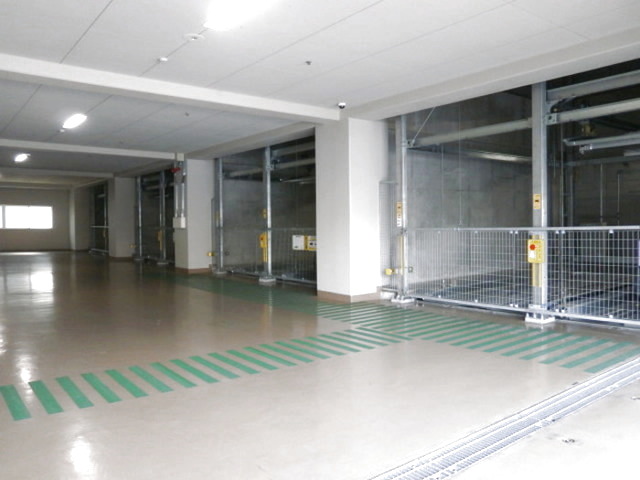 クレストスクエア 301 駐車場