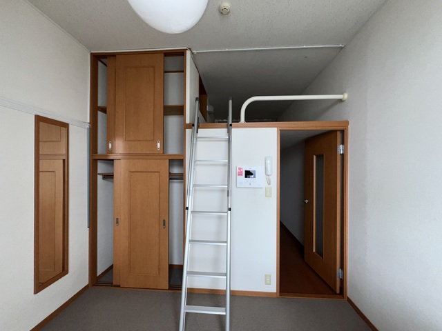 ルイ・ナール日の出 303 収納