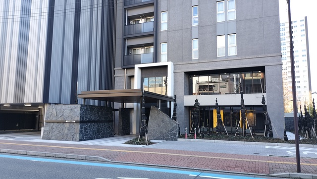 レーベン新潟　THE TOWER MARKS 704 玄関