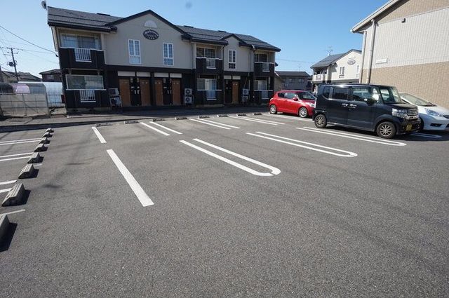 たてのきコート 102 駐車場