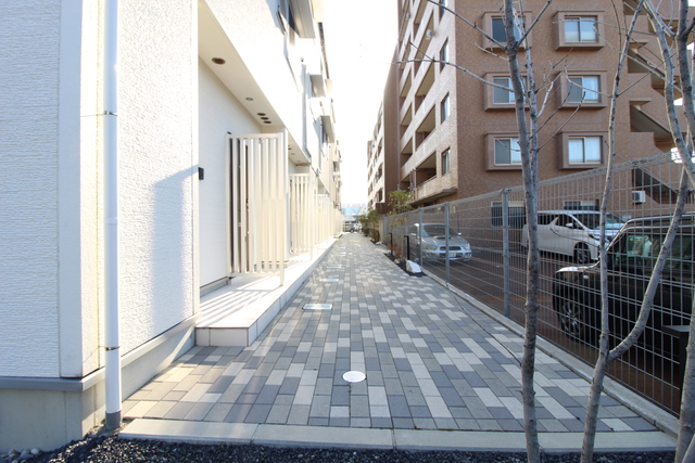 Common東出来島　Ｂ棟 201 玄関