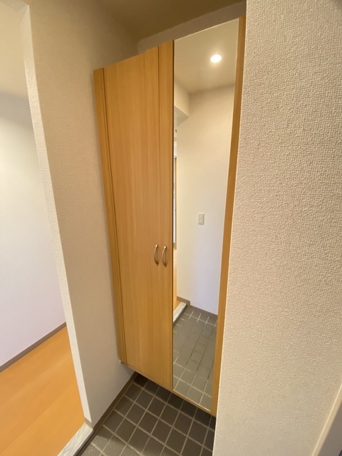 ガーデンコートＡ棟 303 玄関