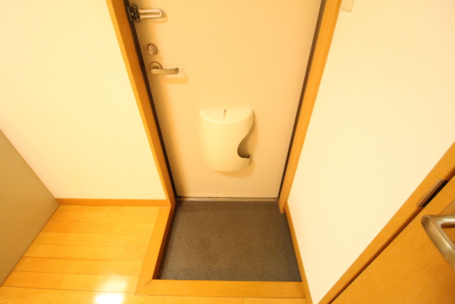 サンハイム弘和 102 玄関