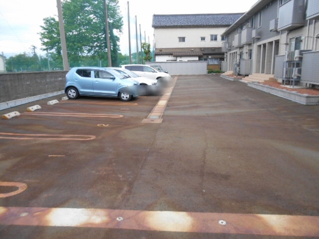 プリマクラッセ 101 駐車場