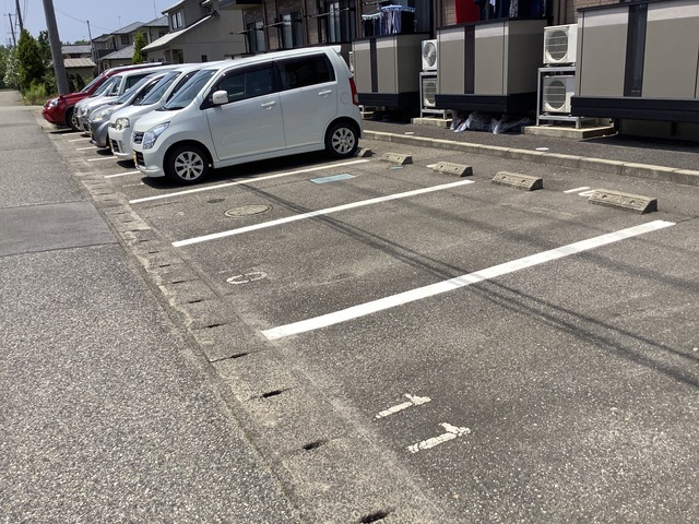 サンシャインＢ 108 駐車場