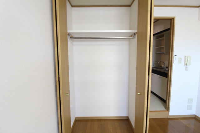 レジデンス米山 302 収納