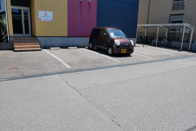 プラザ ドゥ ボヌール 102 駐車場