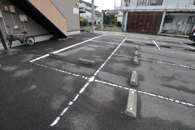 レトア・アイリス 102 駐車場