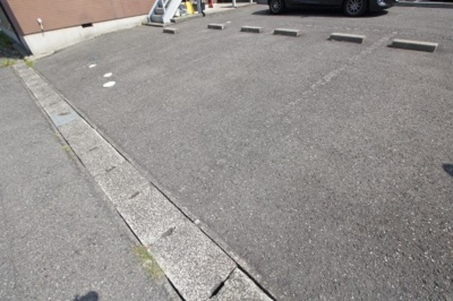 コーポ石井 101 駐車場
