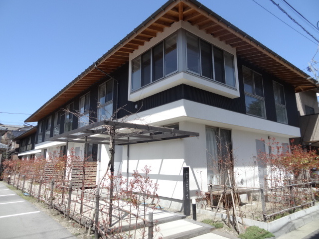 Ａｐａｒｔｍｅｎｔ十三 105 玄関