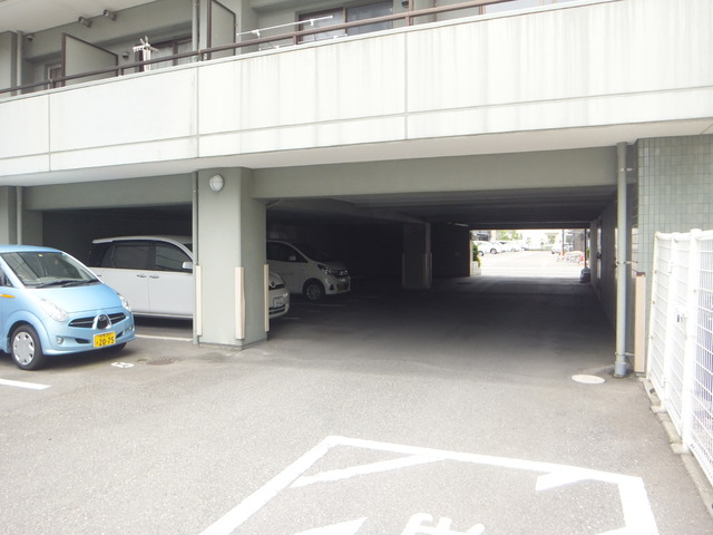 メゾン・ド・ラルジュ 226 駐車場