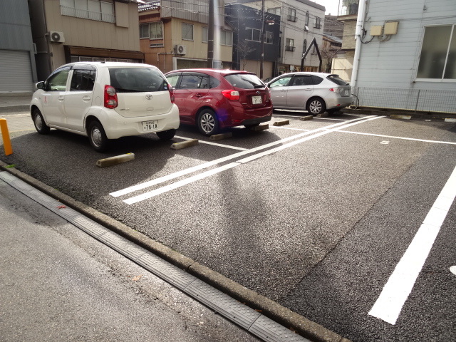 シャーメゾンロータス 101 駐車場