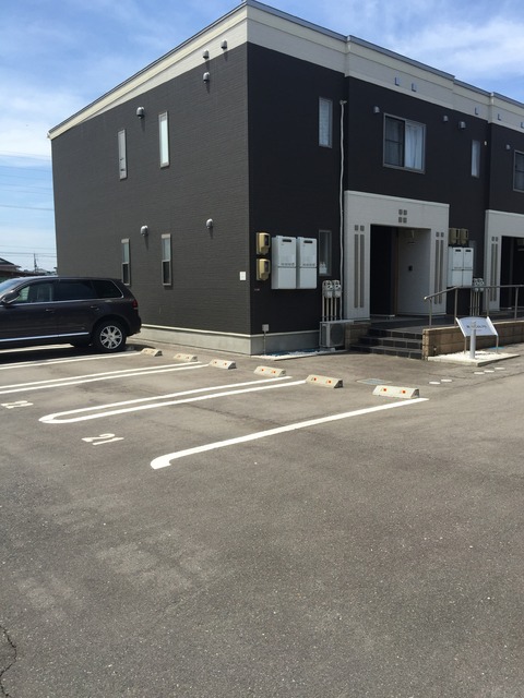 ラコルト 103 駐車場