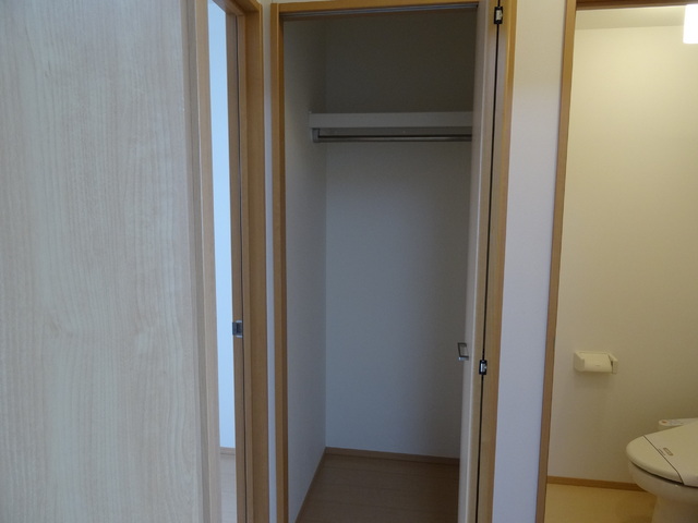 ウィステリア 206 収納