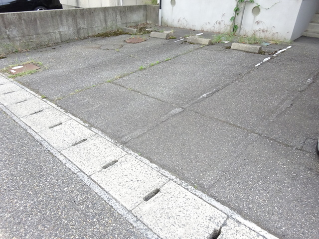 アメニティハウス 201 駐車場