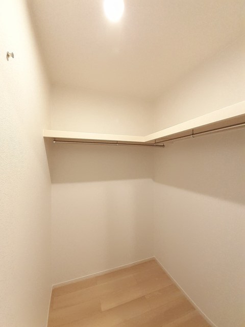 ルーエ西本成寺Ⅱ 104 収納