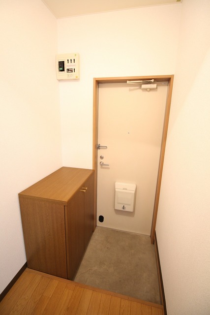 コーポすみれ 202 玄関
