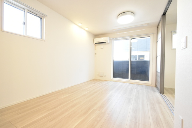 Ｄ‐ＲＯＯＭ女池上山Ⅰ 202 リビング