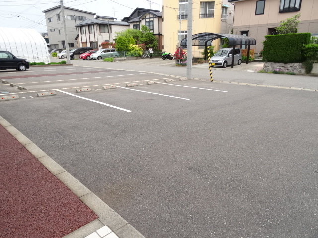 レコルトⅡ　B 102 駐車場
