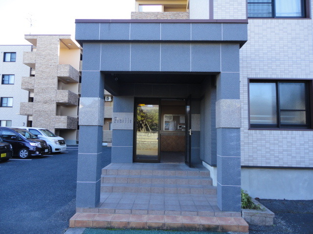 ファミーユ 405 玄関