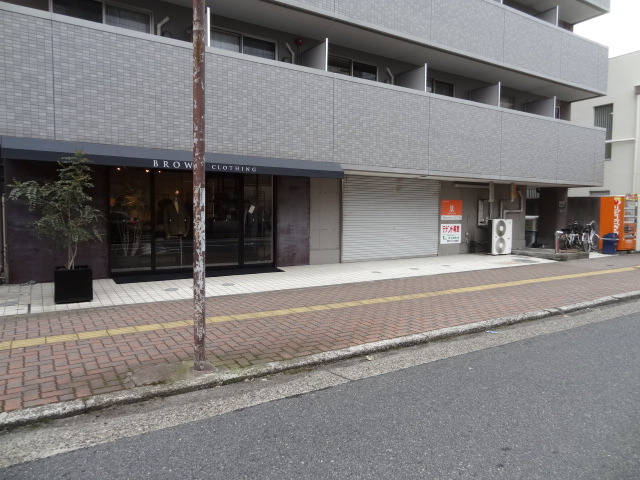 パンウエストリート 402 外観