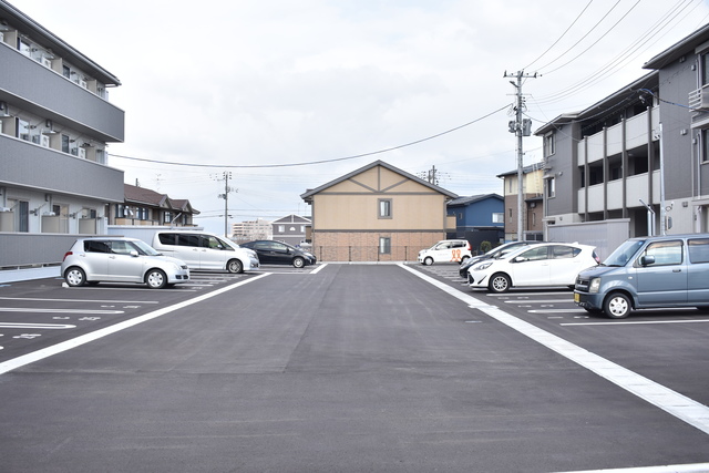 レフィナード　C 308 駐車場