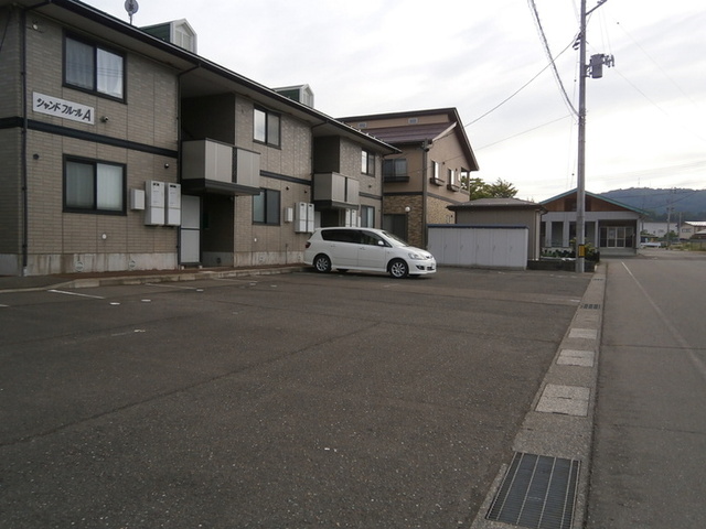 シャンド・フルール　Ａ 203 駐車場