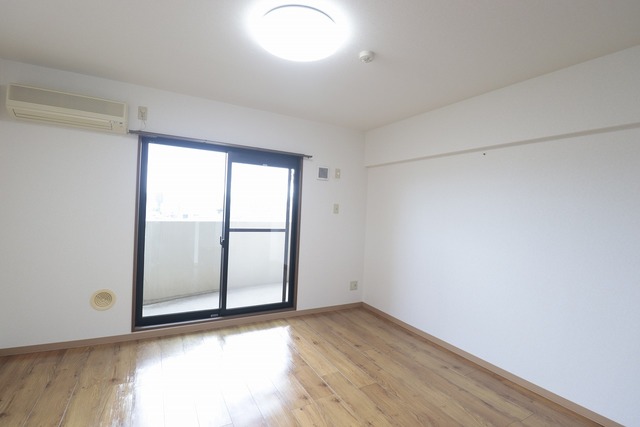リアライズ西湊町通 304 リビング