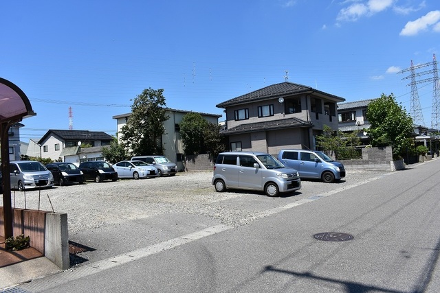 三栄ビル 304 駐車場